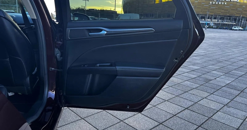 Ford Fusion cena 63500 przebieg: 122304, rok produkcji 2016 z Gdańsk małe 154